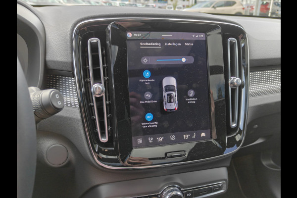 Volvo EX40 252PK Extended Range Plus Black Ed. 82 kWh | BLIS | ACC | PDC V+A | Pano | Verwarm. Stoelen/Stuur | Warmtepomp |