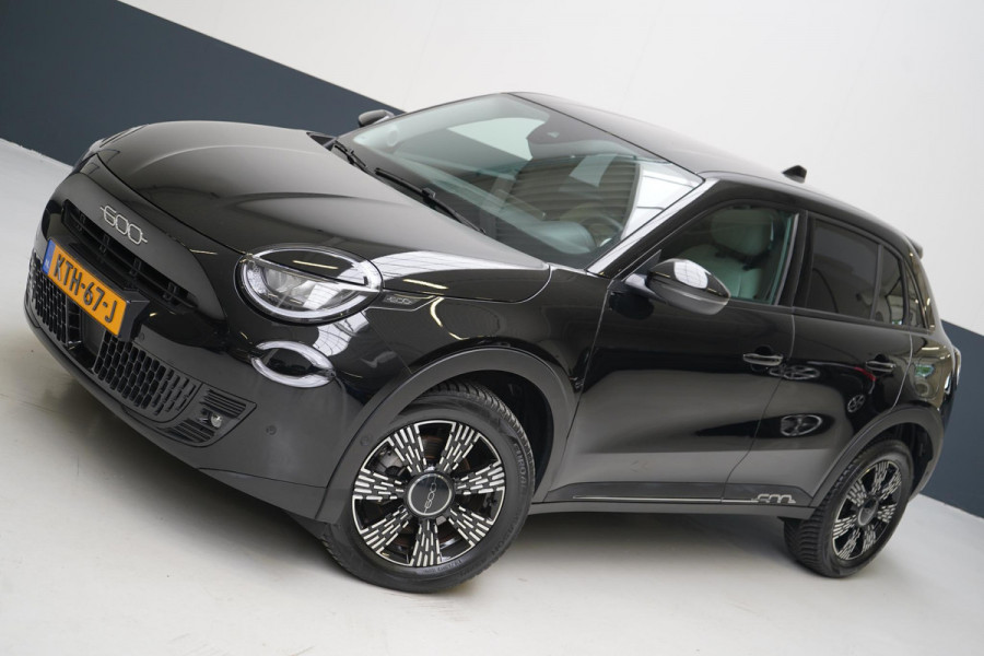 Fiat 600 1.2 Hybrid Urban | Achteruitrijcamera | Carplay | Climate control | Cruise control | Parkeersensoren