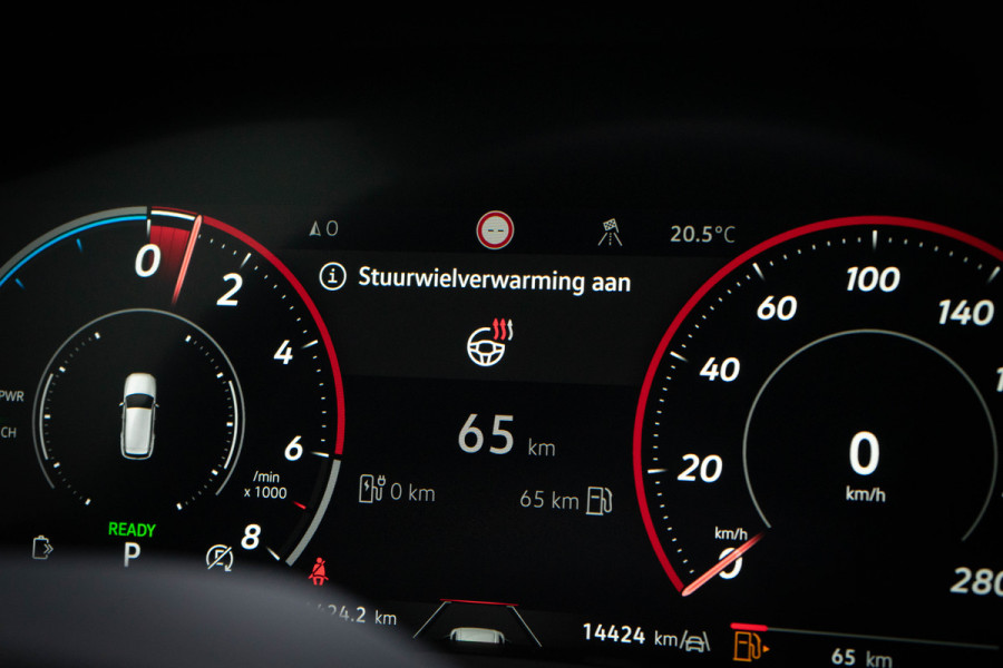 Volkswagen Touareg 3.0 TSI eHybrid 4MOTION / Puglia/ Top View/ Head-Up Display/ Trekhaak/ Panoramadak/ 280kW (381PK)