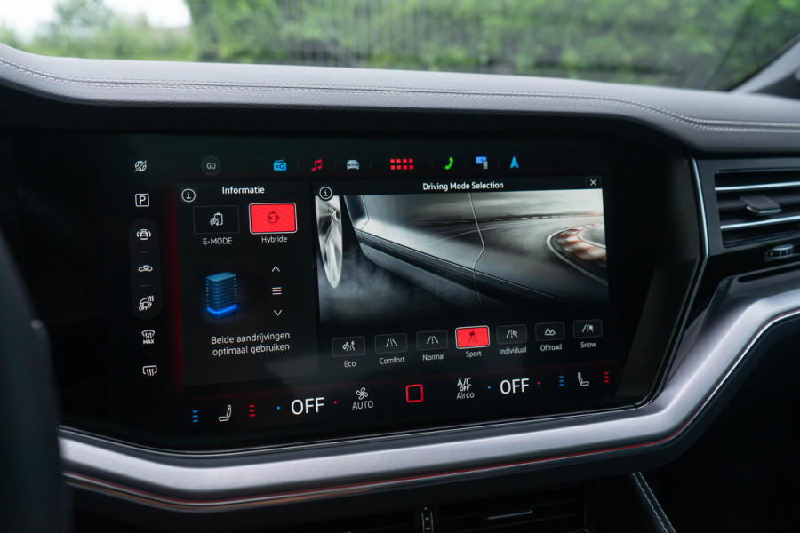 Volkswagen Touareg 3.0 TSI eHybrid 4MOTION / Puglia/ Top View/ Head-Up Display/ Trekhaak/ Panoramadak/ 280kW (381PK)