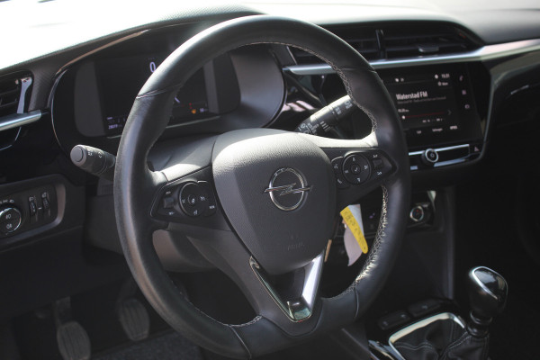 Opel Corsa 1.2 GS Line 100PK TURBO In nieuwstaat verkerende Opel Corsa ! Autm. airco, cruise cntrl, lane assist, panoramadak, verwarmde stoelen, LM wielen, camera, pdc v+a, navigatie by Apple Carplay/Android auto, metallic, LED verl. etc.