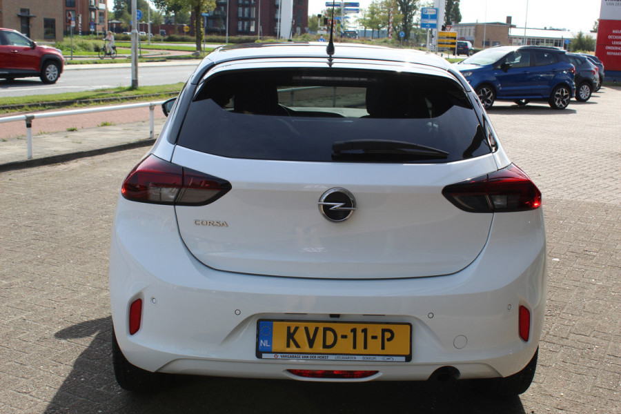 Opel Corsa 1.2 GS Line 100PK TURBO In nieuwstaat verkerende Opel Corsa ! Autm. airco, cruise cntrl, lane assist, panoramadak, verwarmde stoelen, LM wielen, camera, pdc v+a, navigatie by Apple Carplay/Android auto, metallic, LED verl. etc.