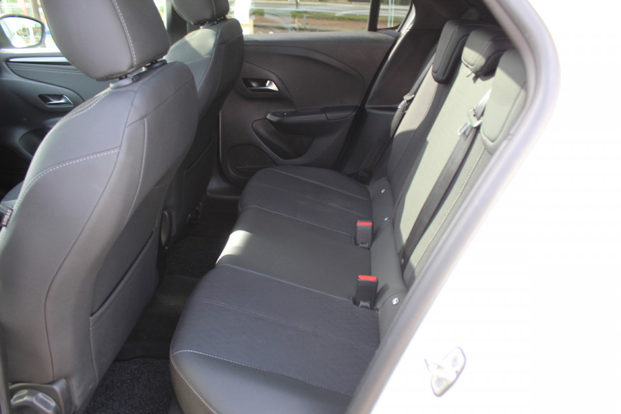 Opel Corsa 1.2 GS Line 100PK TURBO In nieuwstaat verkerende Opel Corsa ! Autm. airco, cruise cntrl, lane assist, panoramadak, verwarmde stoelen, LM wielen, camera, pdc v+a, navigatie by Apple Carplay/Android auto, metallic, LED verl. etc.