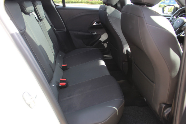 Opel Corsa 1.2 GS Line 100PK TURBO In nieuwstaat verkerende Opel Corsa ! Autm. airco, cruise cntrl, lane assist, panoramadak, verwarmde stoelen, LM wielen, camera, pdc v+a, navigatie by Apple Carplay/Android auto, metallic, LED verl. etc.