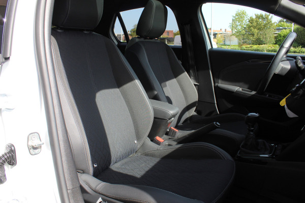 Opel Corsa 1.2 GS Line 100PK TURBO In nieuwstaat verkerende Opel Corsa ! Autm. airco, cruise cntrl, lane assist, panoramadak, verwarmde stoelen, LM wielen, camera, pdc v+a, navigatie by Apple Carplay/Android auto, metallic, LED verl. etc.