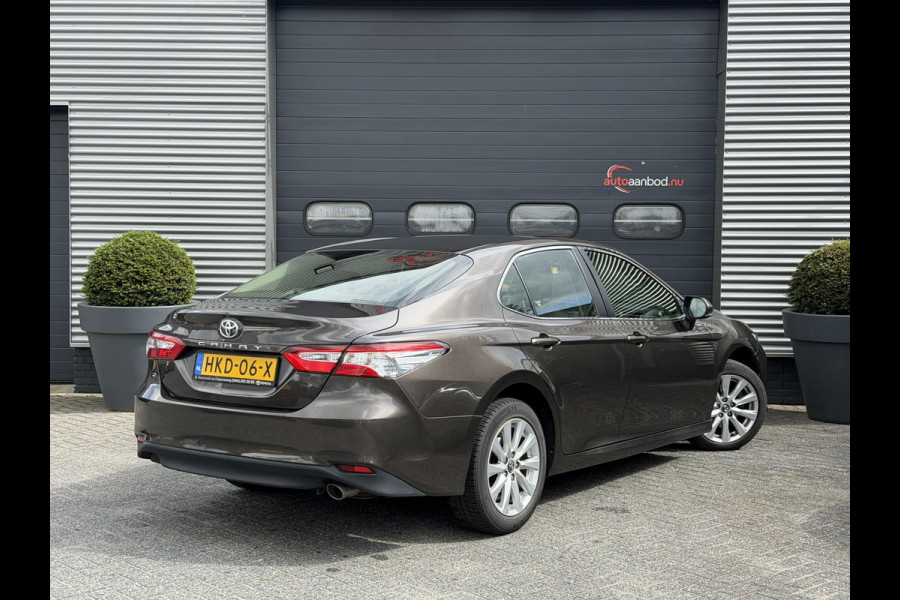 Toyota Camry 2.5 Hybrid Dynamic | Camera | Lederen Bekleding | Stoelverwarming | Lichtmetalen Velgen |