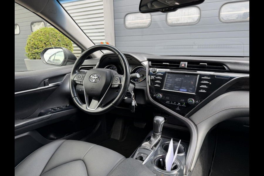 Toyota Camry 2.5 Hybrid Dynamic | Camera | Lederen Bekleding | Stoelverwarming | Lichtmetalen Velgen |