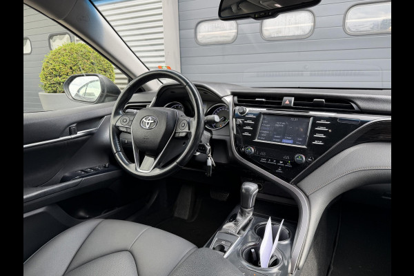 Toyota Camry 2.5 Hybrid Dynamic | Camera | Lederen Bekleding | Stoelverwarming | Lichtmetalen Velgen |