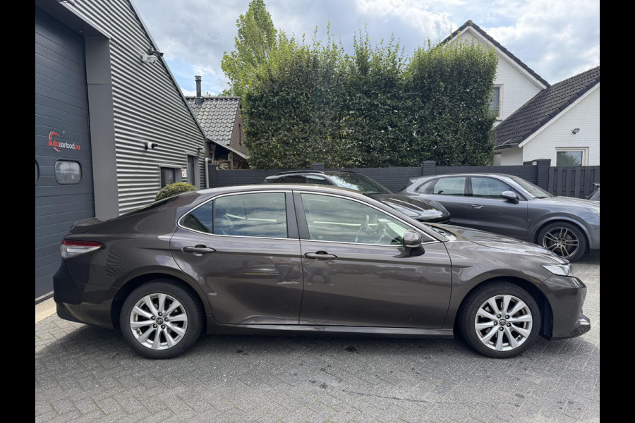Toyota Camry 2.5 Hybrid Dynamic | Camera | Lederen Bekleding | Stoelverwarming | Lichtmetalen Velgen |