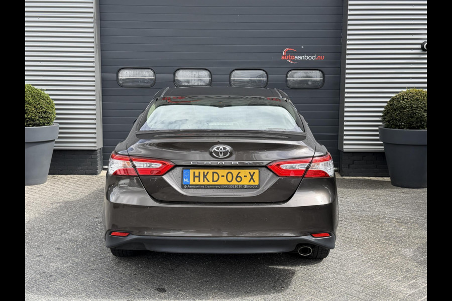 Toyota Camry 2.5 Hybrid Dynamic | Camera | Lederen Bekleding | Stoelverwarming | Lichtmetalen Velgen |