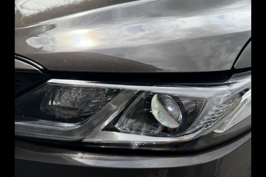 Toyota Camry 2.5 Hybrid Dynamic | Camera | Lederen Bekleding | Stoelverwarming | Lichtmetalen Velgen |