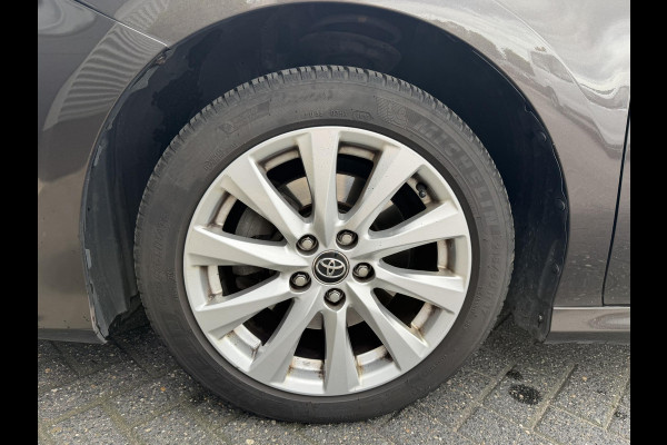 Toyota Camry 2.5 Hybrid Dynamic | Camera | Lederen Bekleding | Stoelverwarming | Lichtmetalen Velgen |