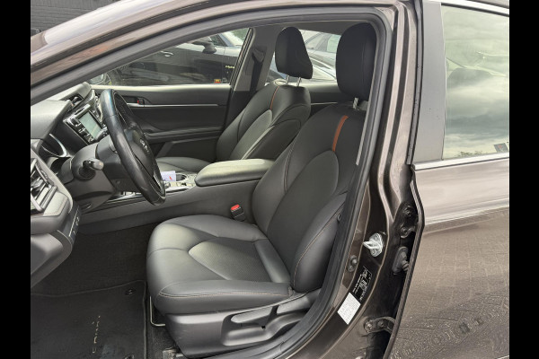 Toyota Camry 2.5 Hybrid Dynamic | Camera | Lederen Bekleding | Stoelverwarming | Lichtmetalen Velgen |