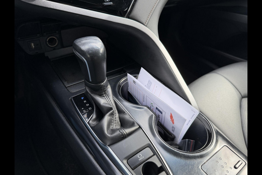 Toyota Camry 2.5 Hybrid Dynamic | Camera | Lederen Bekleding | Stoelverwarming | Lichtmetalen Velgen |