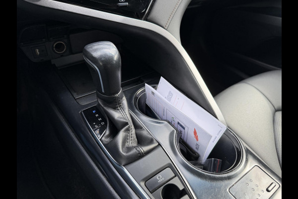 Toyota Camry 2.5 Hybrid Dynamic | Camera | Lederen Bekleding | Stoelverwarming | Lichtmetalen Velgen |