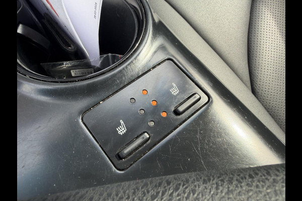 Toyota Camry 2.5 Hybrid Dynamic | Camera | Lederen Bekleding | Stoelverwarming | Lichtmetalen Velgen |