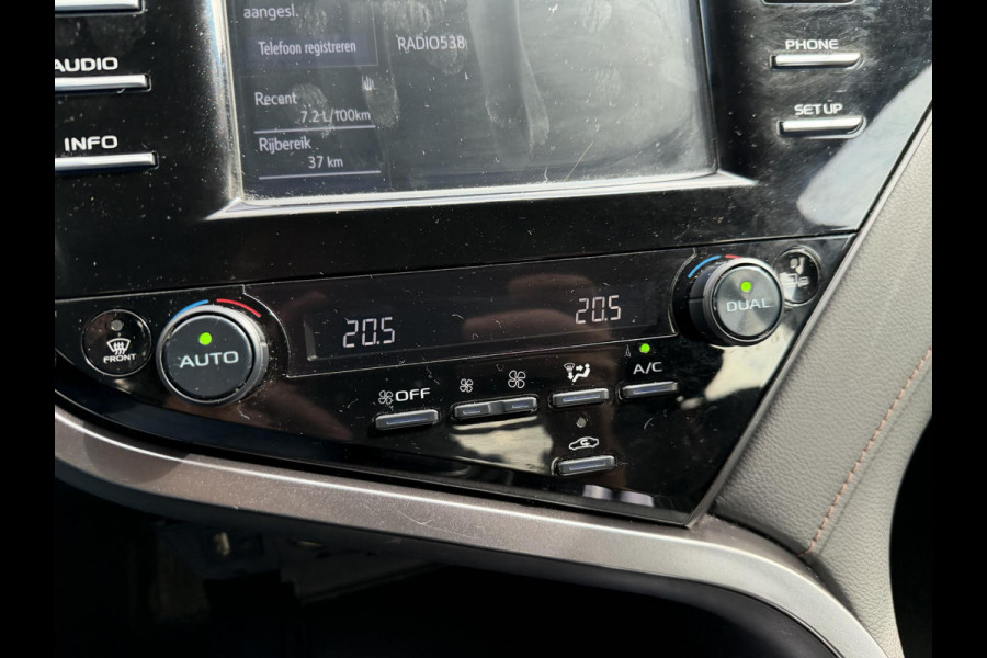 Toyota Camry 2.5 Hybrid Dynamic | Camera | Lederen Bekleding | Stoelverwarming | Lichtmetalen Velgen |