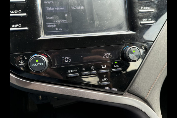 Toyota Camry 2.5 Hybrid Dynamic | Camera | Lederen Bekleding | Stoelverwarming | Lichtmetalen Velgen |