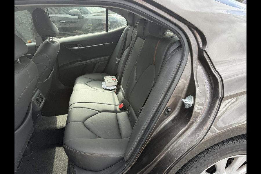 Toyota Camry 2.5 Hybrid Dynamic | Camera | Lederen Bekleding | Stoelverwarming | Lichtmetalen Velgen |
