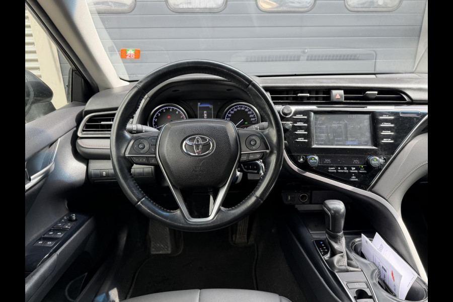 Toyota Camry 2.5 Hybrid Dynamic | Camera | Lederen Bekleding | Stoelverwarming | Lichtmetalen Velgen |
