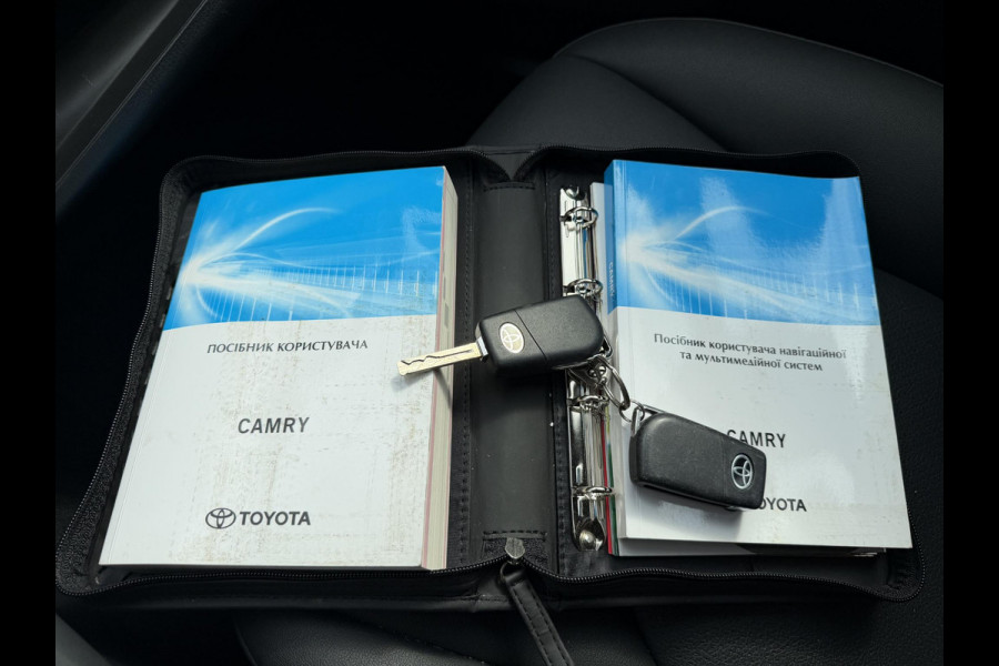 Toyota Camry 2.5 Hybrid Dynamic | Camera | Lederen Bekleding | Stoelverwarming | Lichtmetalen Velgen |