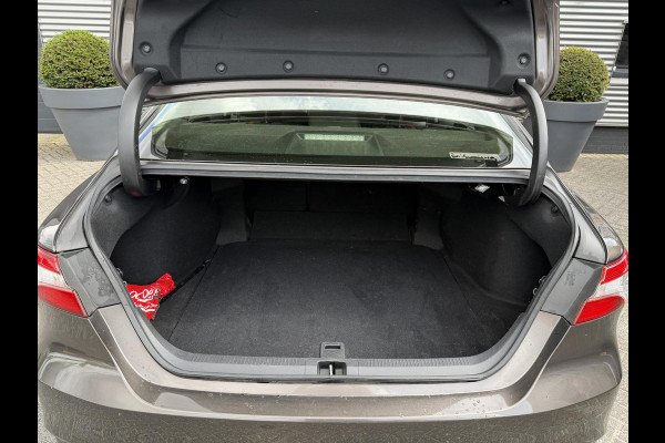 Toyota Camry 2.5 Hybrid Dynamic | Camera | Lederen Bekleding | Stoelverwarming | Lichtmetalen Velgen |