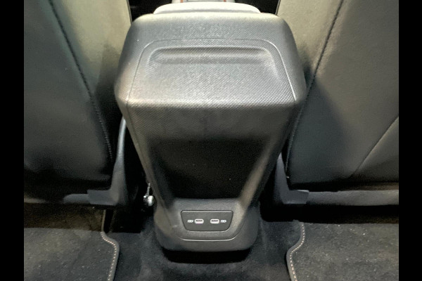 CUPRA Born Essential 63 kWh e-Boost 231pk 63kWh | 11.503 km | 19" | Keyless | LED | PDC | Wireless App-Connect