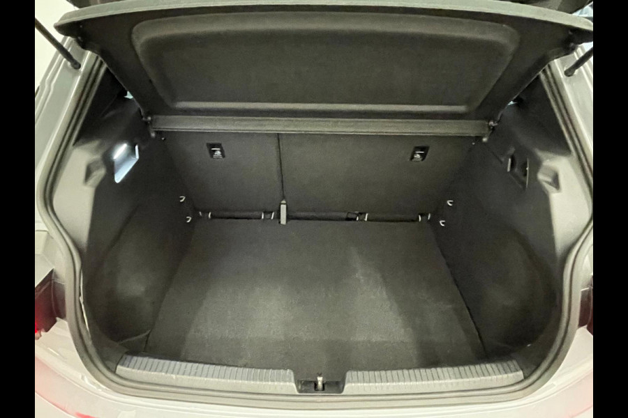 CUPRA Born Essential 63 kWh e-Boost 231pk 63kWh | 11.503 km | 19" | Keyless | LED | PDC | Wireless App-Connect