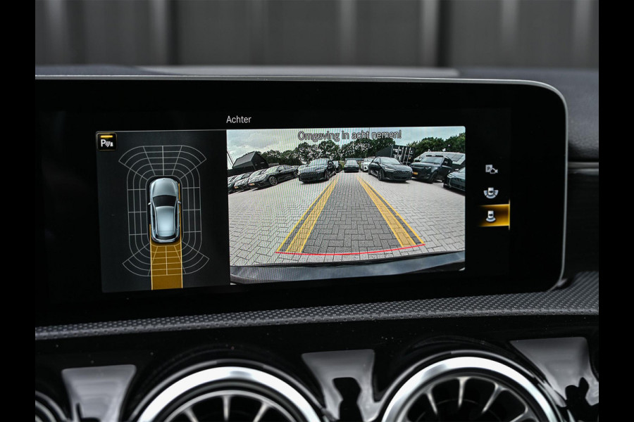 Mercedes-Benz A-Klasse 250 Premium Plus | AMG Line | Panoramadak | Led | Burmester | Stoelverwarming | Ambiance Interieur | Keyless Entry |