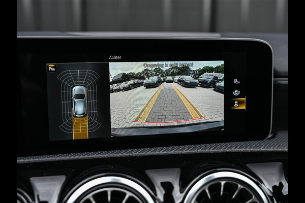 Mercedes-Benz A-Klasse 250 Premium Plus | AMG Line | Panoramadak | Led | Burmester | Stoelverwarming | Ambiance Interieur | Keyless Entry |