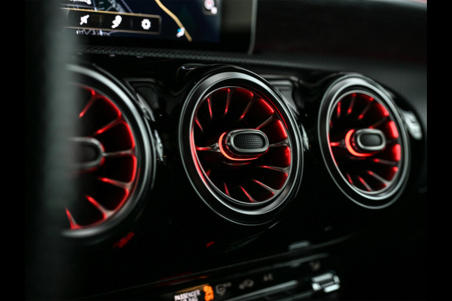 Mercedes-Benz A-Klasse 250 Premium Plus | AMG Line | Panoramadak | Led | Burmester | Stoelverwarming | Ambiance Interieur | Keyless Entry |