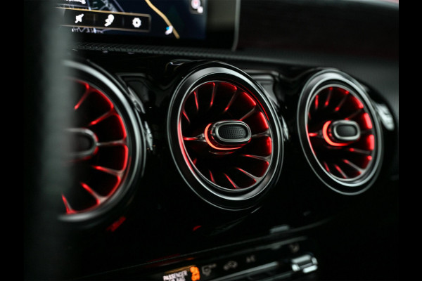 Mercedes-Benz A-Klasse 250 Premium Plus | AMG Line | Panoramadak | Led | Burmester | Stoelverwarming | Ambiance Interieur | Keyless Entry |