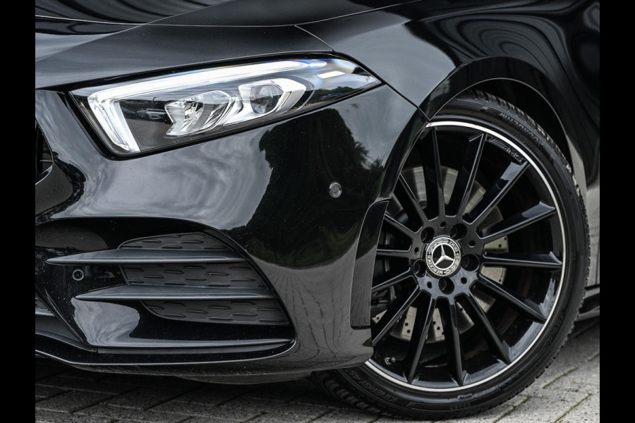Mercedes-Benz A-Klasse 250 Premium Plus | AMG Line | Panoramadak | Led | Burmester | Stoelverwarming | Ambiance Interieur | Keyless Entry |