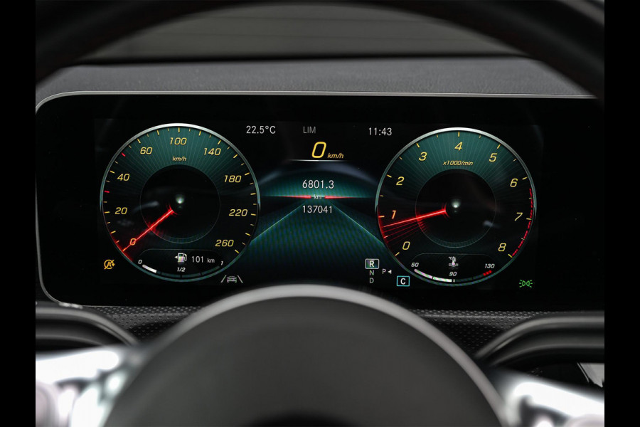 Mercedes-Benz A-Klasse 250 Premium Plus | AMG Line | Panoramadak | Led | Burmester | Stoelverwarming | Ambiance Interieur | Keyless Entry |