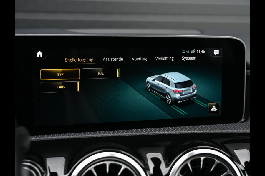 Mercedes-Benz A-Klasse 250 Premium Plus | AMG Line | Panoramadak | Led | Burmester | Stoelverwarming | Ambiance Interieur | Keyless Entry |