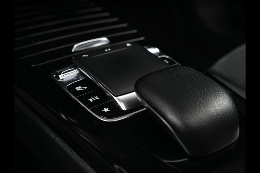 Mercedes-Benz A-Klasse 250 Premium Plus | AMG Line | Panoramadak | Led | Burmester | Stoelverwarming | Ambiance Interieur | Keyless Entry |