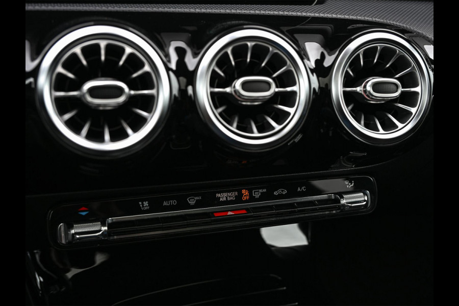 Mercedes-Benz A-Klasse 250 Premium Plus | AMG Line | Panoramadak | Led | Burmester | Stoelverwarming | Ambiance Interieur | Keyless Entry |