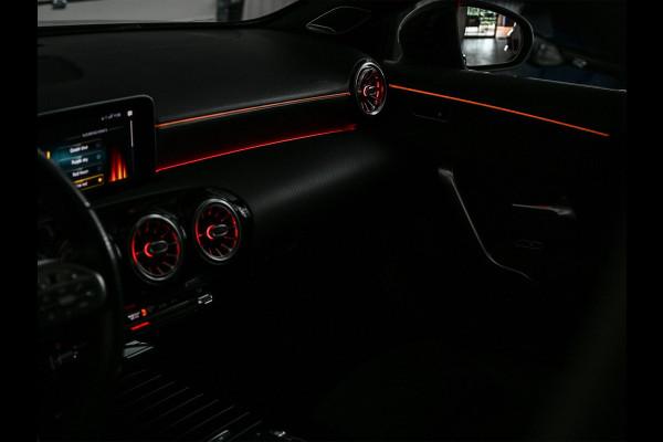 Mercedes-Benz A-Klasse 250 Premium Plus | AMG Line | Panoramadak | Led | Burmester | Stoelverwarming | Ambiance Interieur | Keyless Entry |