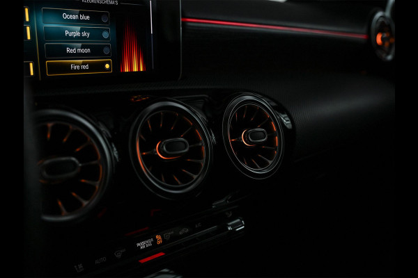 Mercedes-Benz A-Klasse 250 Premium Plus | AMG Line | Panoramadak | Led | Burmester | Stoelverwarming | Ambiance Interieur | Keyless Entry |
