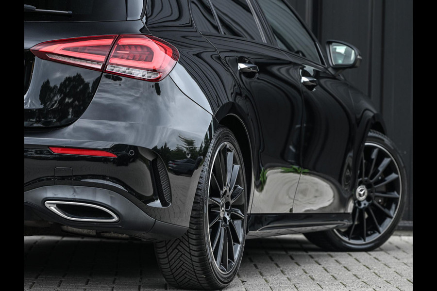 Mercedes-Benz A-Klasse 250 Premium Plus | AMG Line | Panoramadak | Led | Burmester | Stoelverwarming | Ambiance Interieur | Keyless Entry |