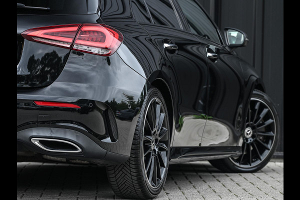 Mercedes-Benz A-Klasse 250 Premium Plus | AMG Line | Panoramadak | Led | Burmester | Stoelverwarming | Ambiance Interieur | Keyless Entry |