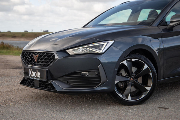 CUPRA Leon 1.4i Plug-In Hybrid SPORTSTOURER / CARPLAY / CAMERA / KUIP STOELEN / PERFECT ONDERHOUDEN