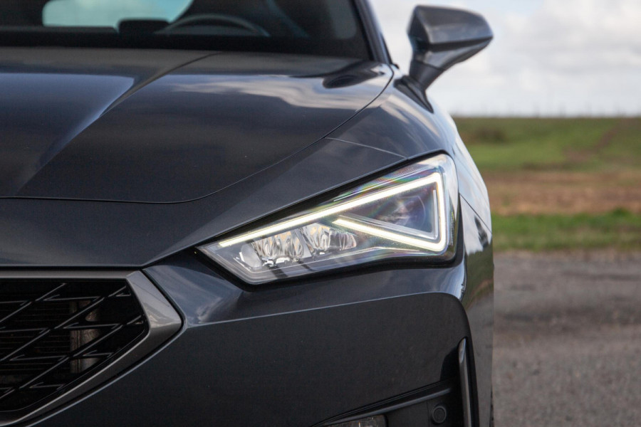 CUPRA Leon 1.4i Plug-In Hybrid SPORTSTOURER / CARPLAY / CAMERA / KUIP STOELEN / PERFECT ONDERHOUDEN