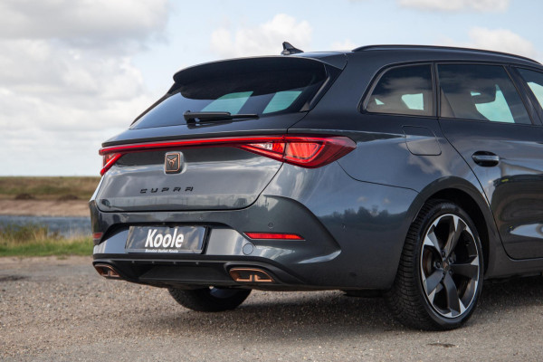 CUPRA Leon 1.4i Plug-In Hybrid SPORTSTOURER / CARPLAY / CAMERA / KUIP STOELEN / PERFECT ONDERHOUDEN