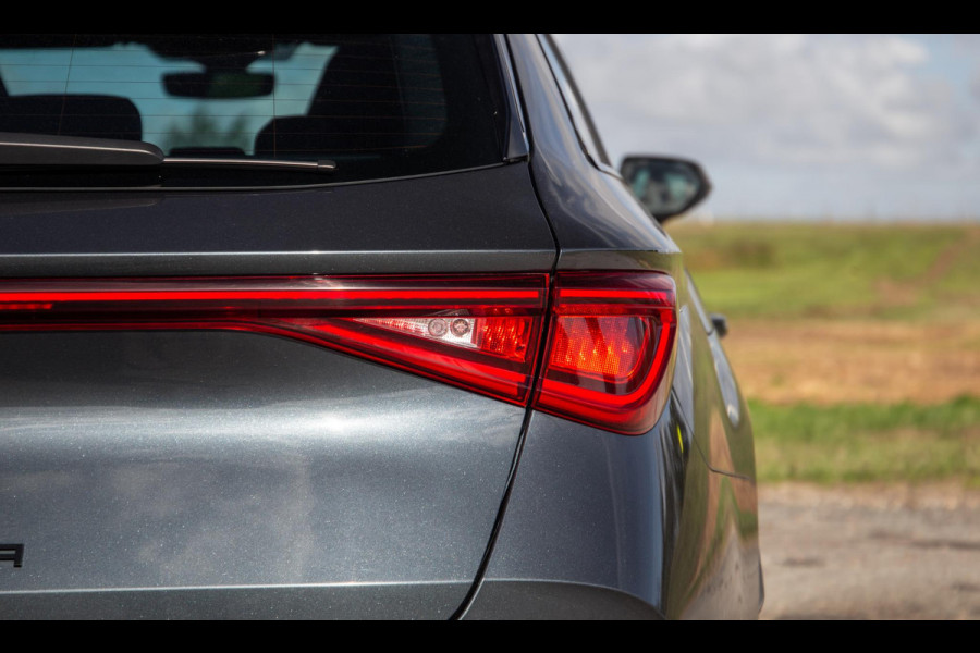 CUPRA Leon 1.4i Plug-In Hybrid SPORTSTOURER / CARPLAY / CAMERA / KUIP STOELEN / PERFECT ONDERHOUDEN