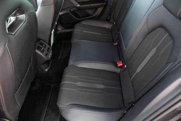 CUPRA Leon 1.4i Plug-In Hybrid SPORTSTOURER / CARPLAY / CAMERA / KUIP STOELEN / PERFECT ONDERHOUDEN