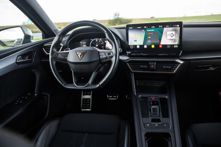CUPRA Leon 1.4i Plug-In Hybrid SPORTSTOURER / CARPLAY / CAMERA / KUIP STOELEN / PERFECT ONDERHOUDEN