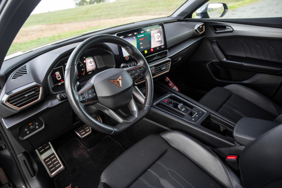 CUPRA Leon 1.4i Plug-In Hybrid SPORTSTOURER / CARPLAY / CAMERA / KUIP STOELEN / PERFECT ONDERHOUDEN
