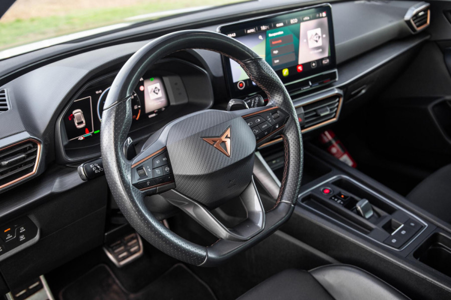 CUPRA Leon 1.4i Plug-In Hybrid SPORTSTOURER / CARPLAY / CAMERA / KUIP STOELEN / PERFECT ONDERHOUDEN