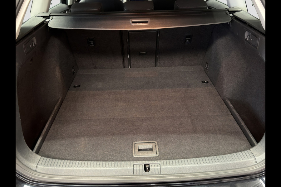 Volkswagen Golf Variant 1.5 TSI Highline Business R|Massage|Keyless|Camera|Navi
